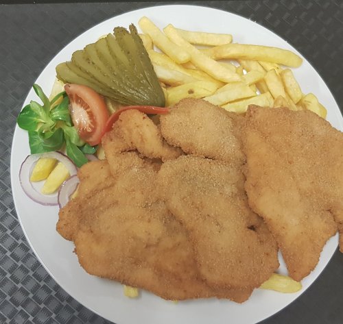 Rántott csirkemell hasábburgonyával